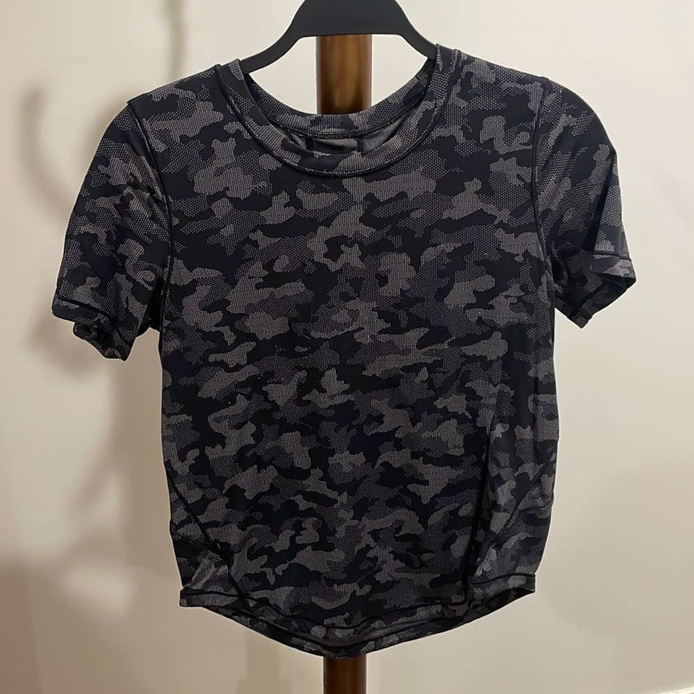 Lululemon camo short sleeve